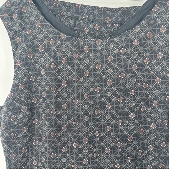 Tommy Bahama Silk 2 Piece Outfit Black Gray V Neck Sleeveless Top Pants - Picture 5 of 10